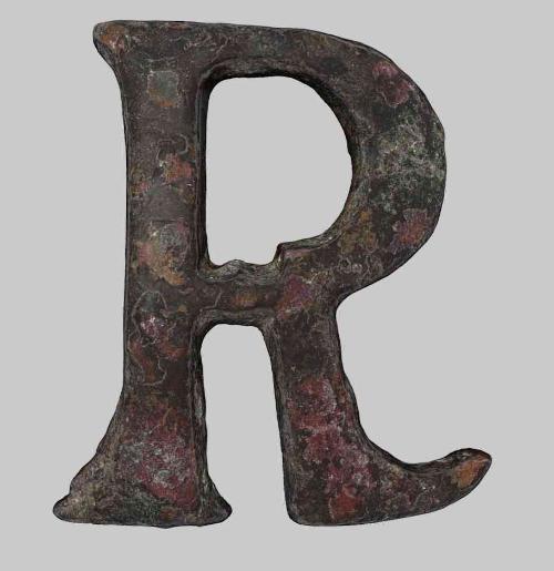 Gürtelbeschlag in Buchstabenform "R"