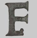 Gürtelbeschlag in Buchstabenform "F"
